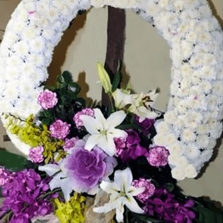 Circular wreath arrangement 1